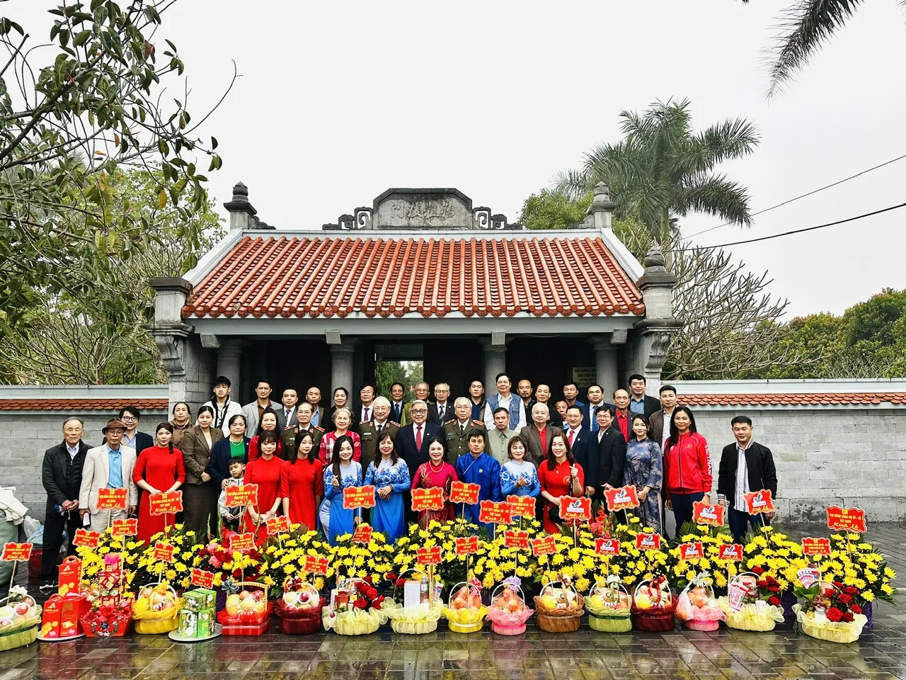 XUÂN VỀ TRÊN ĐẤT TỔ