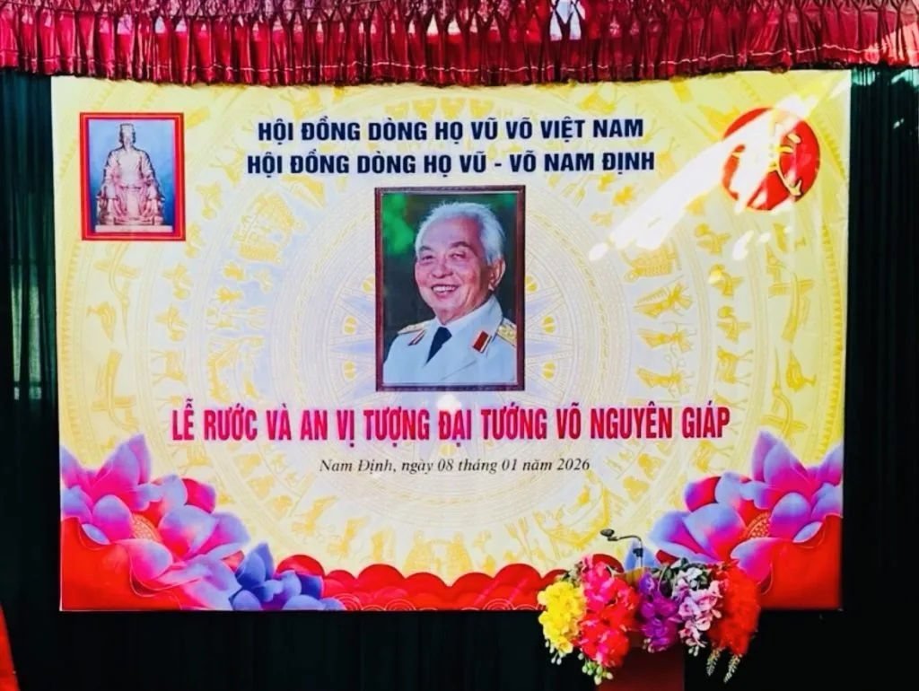 Lễ rước và an vị tượng Đại tướng Võ Nguyên Giáp tại Đền thờ dòng họ Vũ – Võ Nam Định