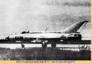 Tấm ảnh phi công Vũ Xuân Thiều và câu chuyện “quả tên lửa thứ 3 tiêu diệt B-52”