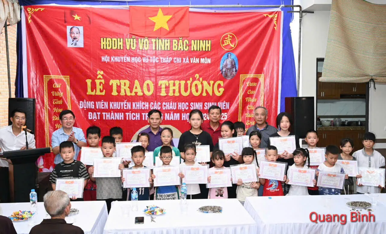 Dòng họ Vũ – Võ xã Văn Môn (Bắc Ninh) tổ chức Lễ trao thưởng cho học sinh, sinh viên đạt thành tích cao trong năm học 2024 – 2025
